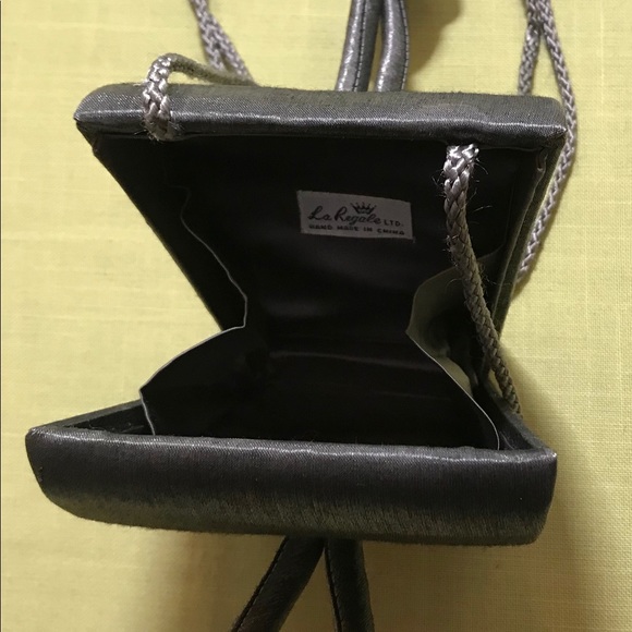 La Regale shiny grey vintage clutch - Picture 7 of 8